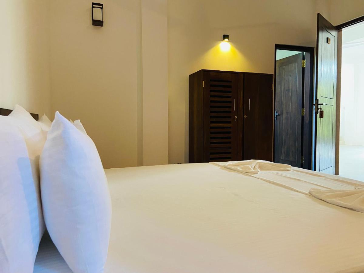The Atrium Hiriketiya Hotel Zuid-Dikwella Buitenkant foto